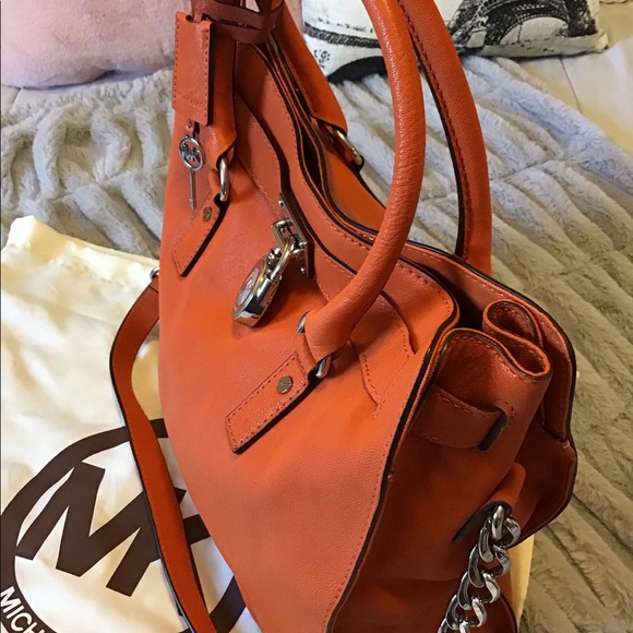 SOLD!Michael Kors- Hamilton Bag - Picture 4 of 8